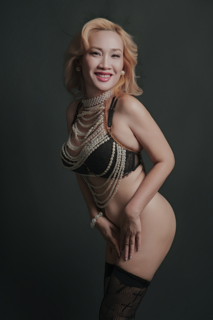 Boudoir for moms celebrating self-love and feminine confidence with a sophisticated editorial portrait that captures a woman’s beauty, strength, and individuality.